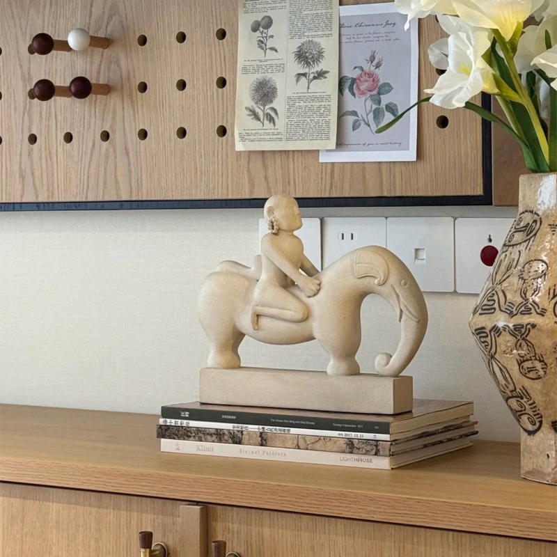 Art Craft Elephant - Yaratıcı Soyut Karakter Fil Üzerinde Biniyor